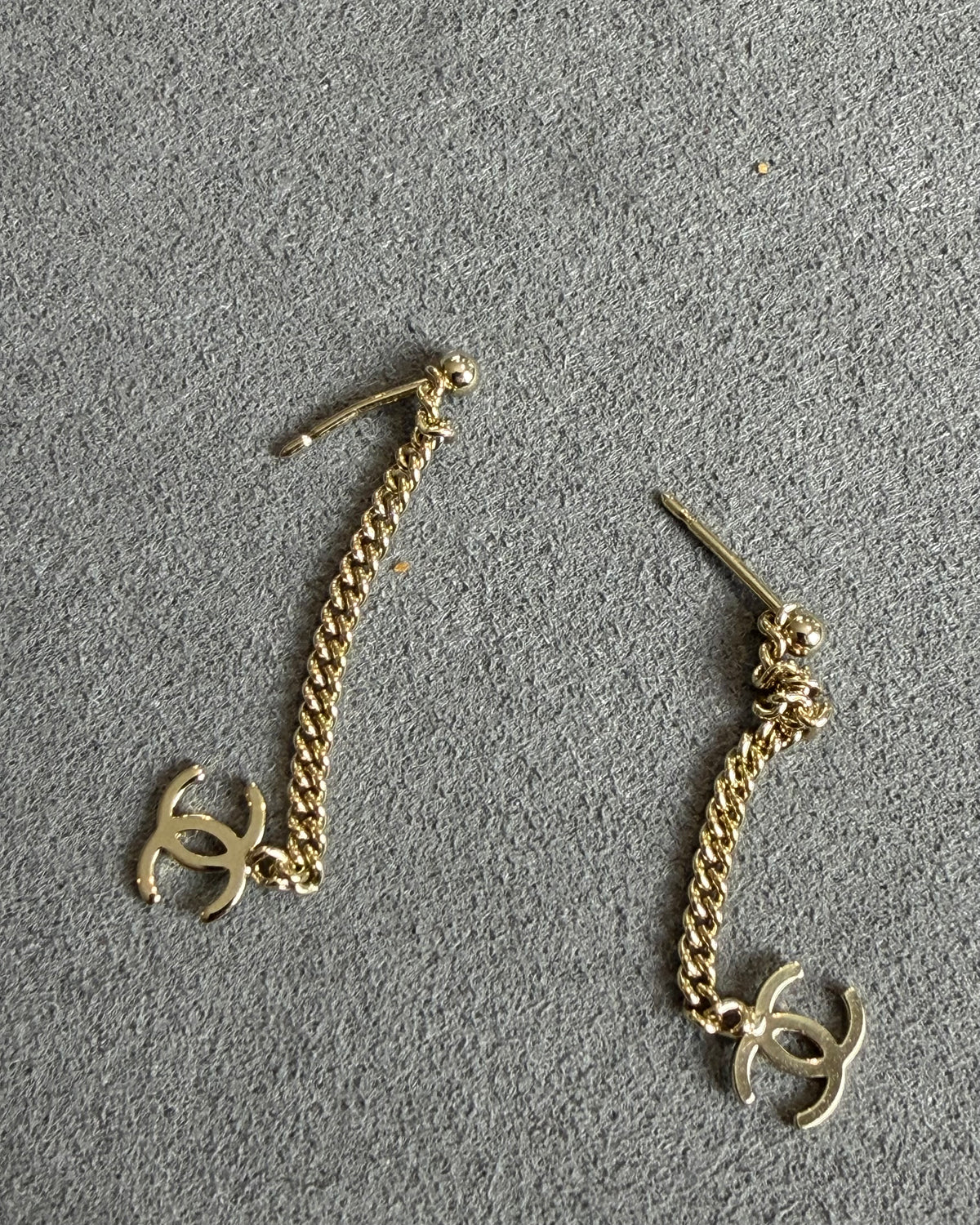 CHANEL light gold-tone CC CHAIN Drop Earrings